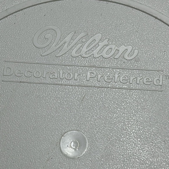Wilton plastic decorators plates. 13” and 8” - Picture 2 of 7